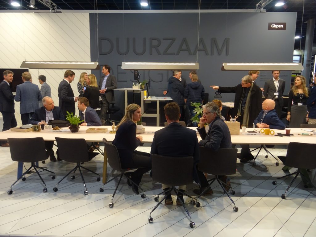 people in a war room in case of a crisis
